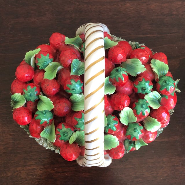 White Mottahedeh Mid-20th Century Porcelain Strawberry Box For Sale - Image 8 of 12