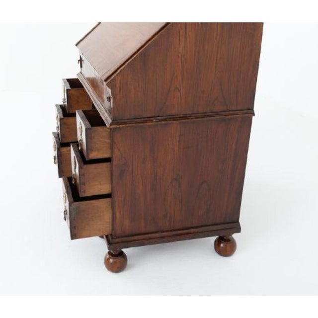 Wood Kneehole Desk in Walnut by William and Mary, 1700s For Sale - Image 7 of 8