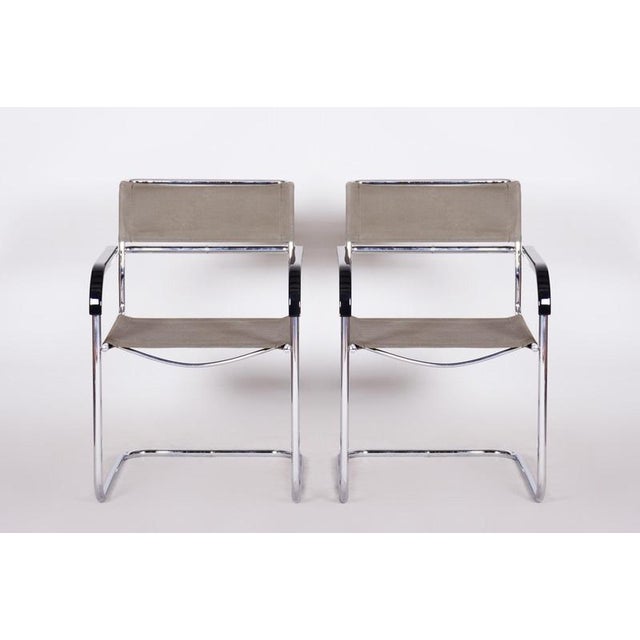 This exceptional pair of armchairs in the spirit of Bauhaus functionalism dates from the 1930s in Czechoslovakia and bears...