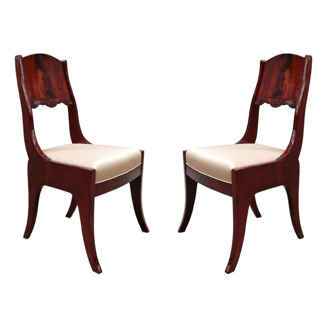 Early 19th Century Pair of Neoclassical Side Chairs For Sale