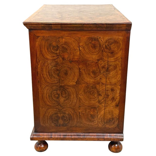 Antique William & Mary Oyster Veneered Chest of Drawers, 1690 For Sale - Image 6 of 15