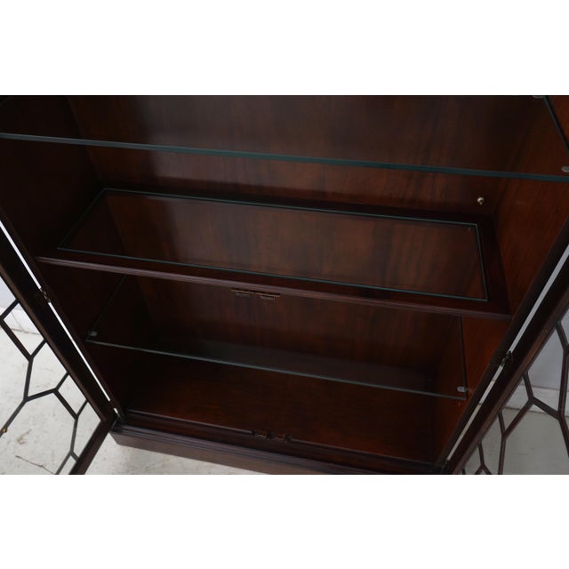 Henredon 1990s Henredon Chippendale Mahogany 2 Door Curio Display Cabinet For Sale - Image 4 of 14