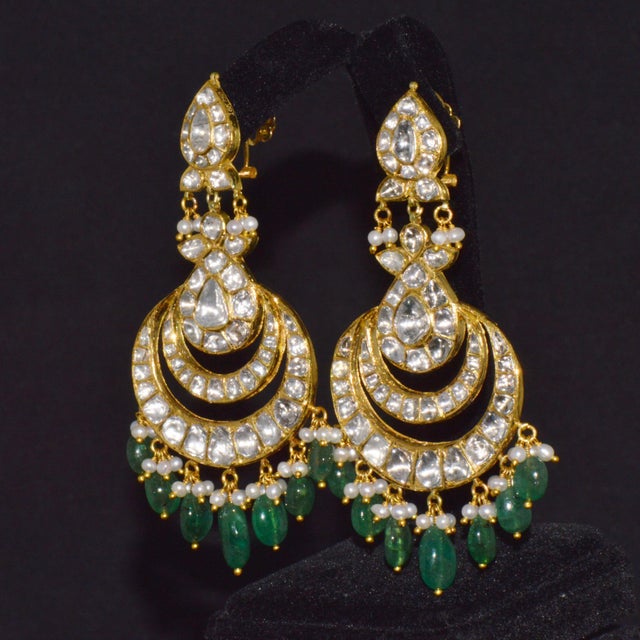 Asian Antique Estate Natural 8.30ct Polki Diamond & 28.30ct Emerald 22k & 18k Gold Chandelier Earrings, Pair For Sale - Image 3 of 13