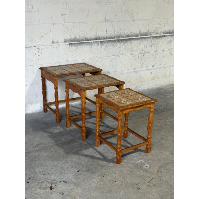 Oak Floral Ceramic Tile-Top Nesting Tables Set of 3 Spindle Legs Traditional Vintage For Sale - Image 9 of 10