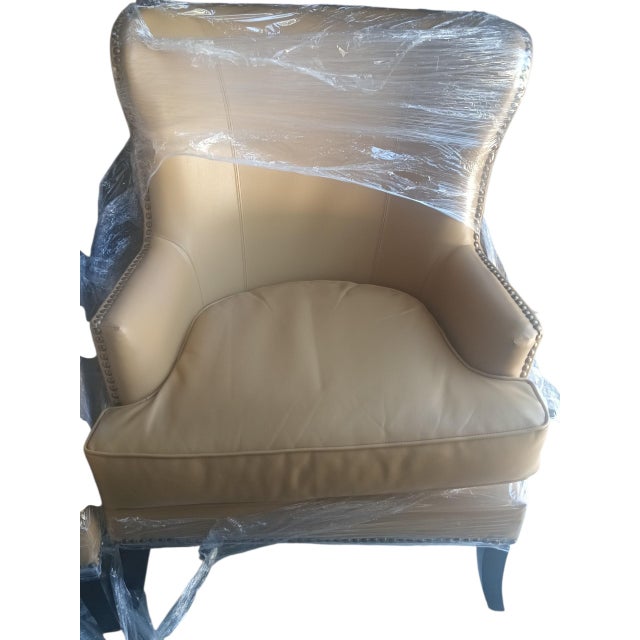 A Pair of Elegant Mid-Century Leather Butterfly Wingback Chairs by Williams-Sonoma. For Sale - Image 4 of 11