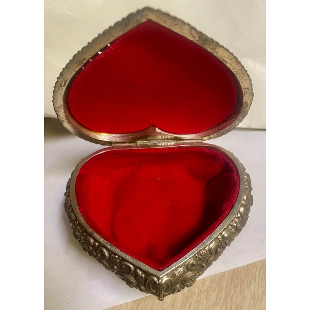 Silver Mid 20th Century Metal Rose Flower Vine Filigree Heart Shaped Small Jewelry Box Red Velvet Lining For Sale - Image 8 of 10