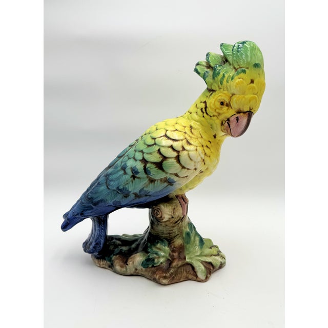 Vintage Italian ceramic cockatoo figurine in excellent vintage condition.