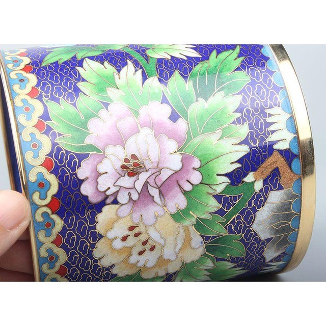 Late 20th Century Vintage Cloisonné Enamel Brush Pot / Pen Holder – Peony & Butterfly Motif, With Wood Stand & Box For Sale - Image 5 of 10