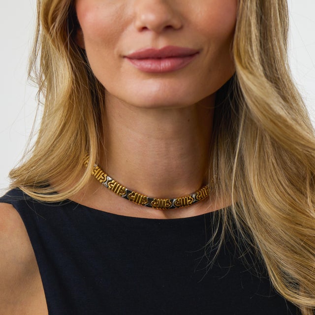 This striking vintage Bvlgari Parentesi choker necklace is a sophisticated 1980’s design, beautifully crafted in 18k...
