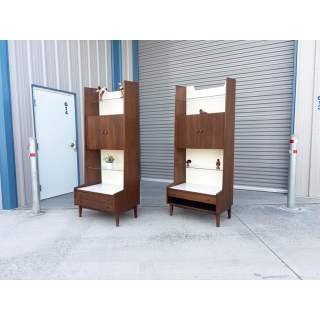 Glenn of California 1960s Pair of Mid Century Walnut Bookcase by Kipp Stewart for Glenn of California, Attributed For Sale - Image 4 of 17