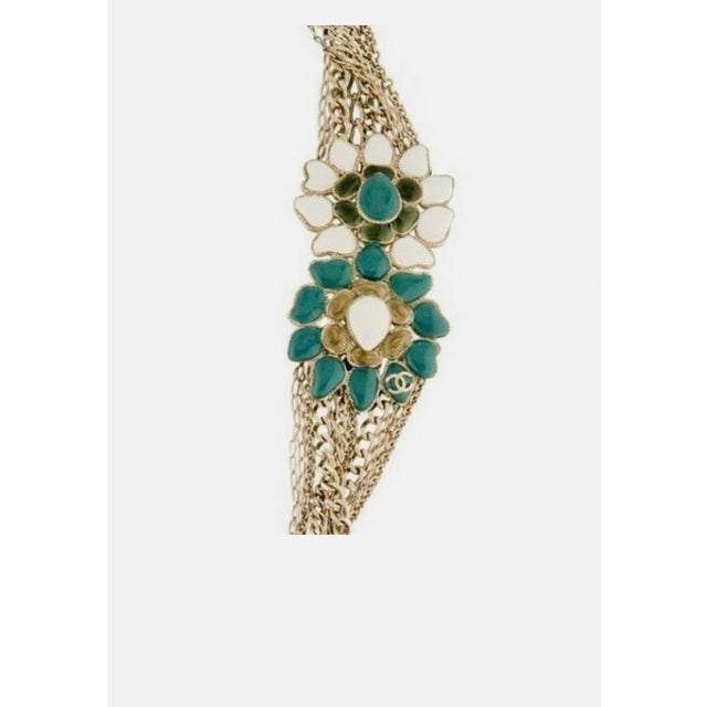 Chanel 2015 Chanel Necklace Métiers d'Art Paris Dubai CC Gripoix Camellia Flower Multistrand Runway For Sale - Image 4 of 10