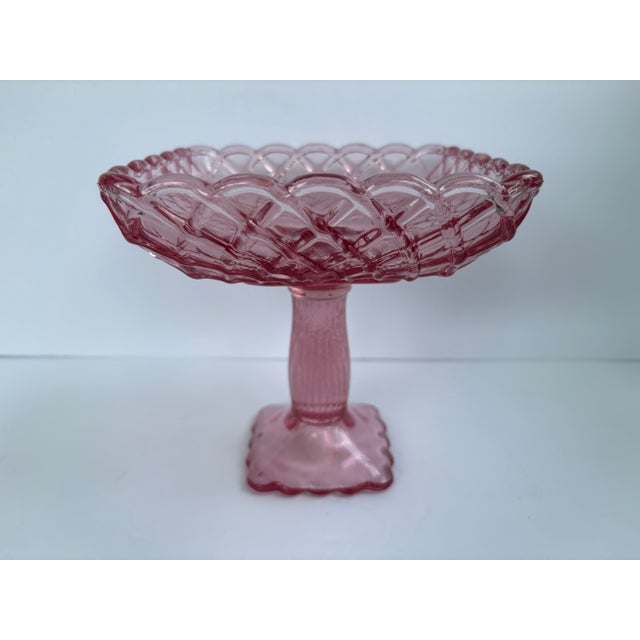 American Vintage l.e. Smith Pink “Rose & Trellis” Glass Pedestal Candy Dish / Compote For Sale - Image 3 of 11