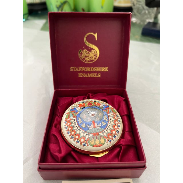 Vintage 1980s Staffordshire Enamel Box, 12 Days of Christmas, Made in England. For Sale - Image 13 of 13
