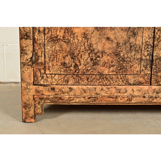Henredon Mid-Century Hollywood Regency Chinoiserie Faux Tortoise Shell Bar Cabinet, Circa 1970s For Sale - Image 10 of 15