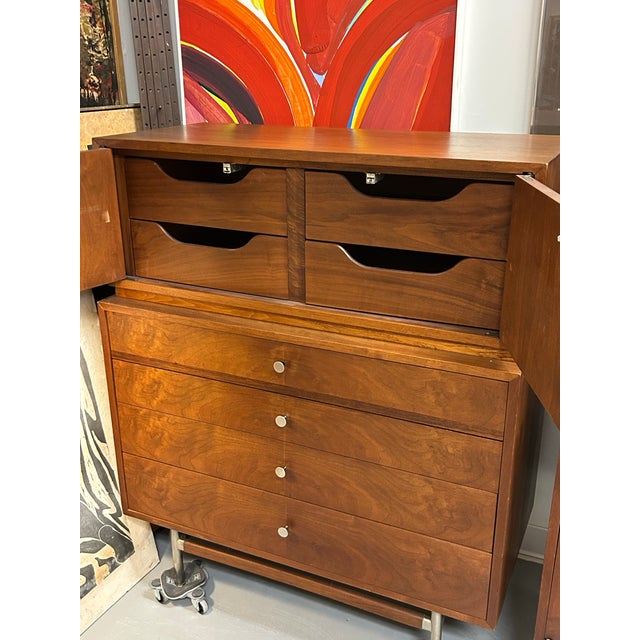 Kroehler Signature Rosewood & Walnut Highboy Dresser. Featuring 4 lower drawers and and 4 smaller drawers on the upper...