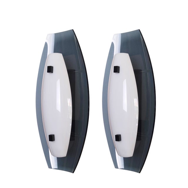 Vintage Wall Lights in Acrylic Glass, 1970s, Set of 2 For Sale - Image 4 of 4