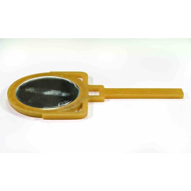 Vintage portable bakelite mirror realized in 1940s. Good condition.