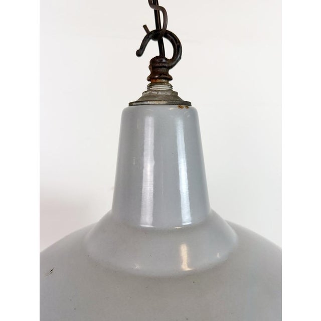 Mid-Century Modern Industrial British Grey Enamel Factory Pendant Lamp from Benjamin Electric Manufacturing Company, 1960s For Sale - Image 3 of 17