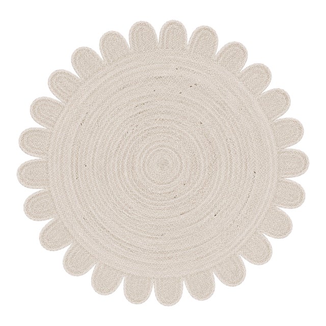 Solid White Scallop Round Jute Rug 5x5Ft. For Sale