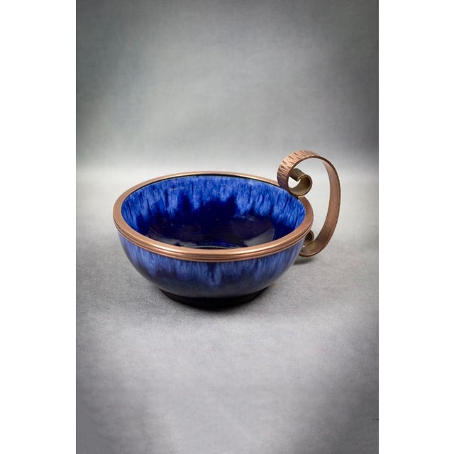 1920s Cobalt Blue Flamed Glazed Earthenware Bowl with Handle and Hammered Metal Mount by André Villien, Paris, 1910-1920 For Sale - Image 5 of 11
