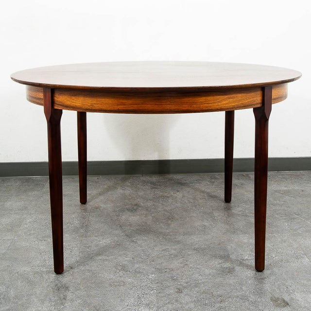 Mid Century Danish Modern Dining Table Brazilian Rosewood Round Vintage MCM For Sale - Image 4 of 10