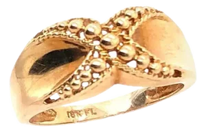 18 Karat Yellow Gold Fashion Ring X Design, Size 8