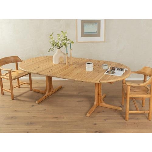 1970s Dining table Perfect design: perfect proportions and unmistakable attention to detail.High-quality workmanship using...