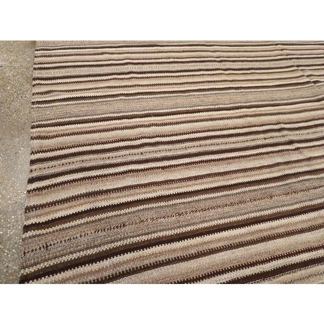 Rustic Galerie Shabab Collection Mid-20th Century Handmade Turkish Flatweave Kilim Room Size Carpet For Sale - Image 3 of 8