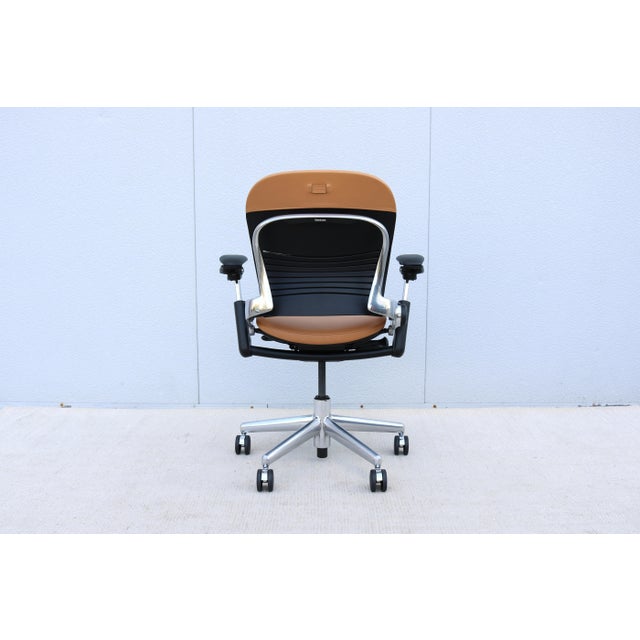 Tan Steelcase Leap Coach Limited Edition Ergonomic Desk Chair in Camel Tan Leather For Sale - Image 8 of 18