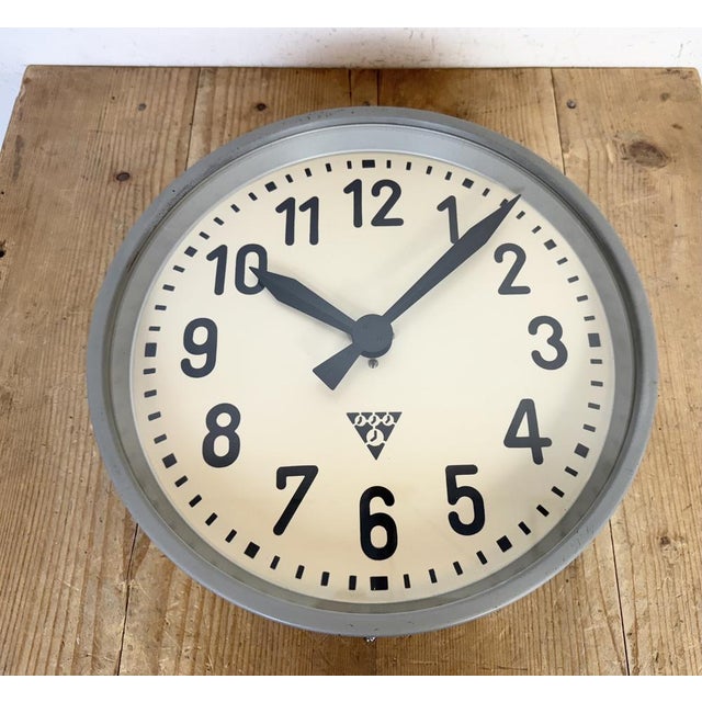 Industrial Factory Wall Clock from Pragotron, 1960s For Sale - Image 9 of 15