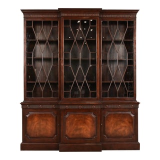 Baker Furniture Georgian Carved Mahogany Breakfront Bookcase Cabinet, Circa 1960s For Sale
