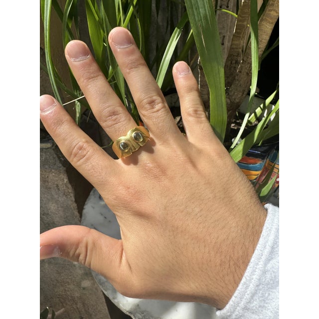 1990s Vintage Potter & Mellen "Owl" Chrysoberyl Cats-Eye Men's Brushed 18k Gold Ring Size 12 For Sale - Image 5 of 6