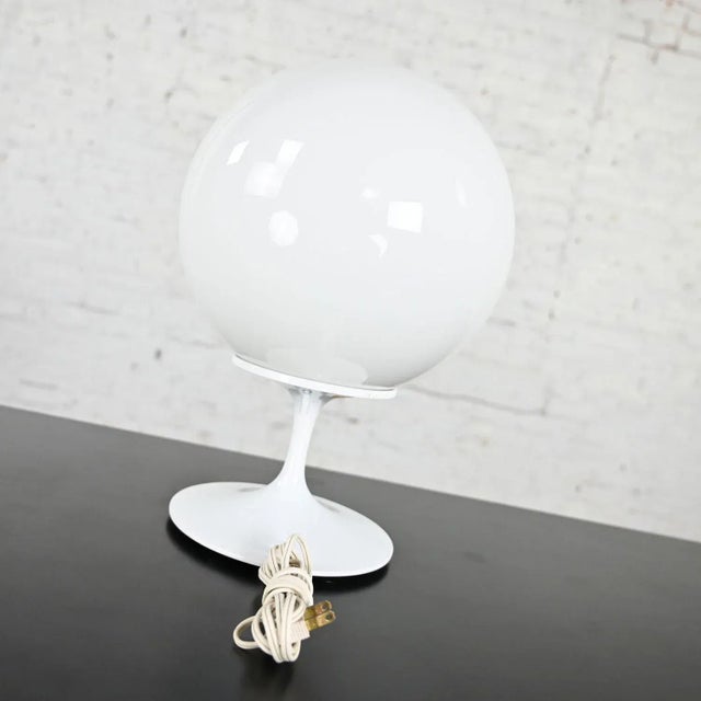 White 1960s Mid Century Modern Table Lamp Stemlite by Bill Curry for Design Line With Opaque White Glass Ball Shade For Sale - Image 8 of 13