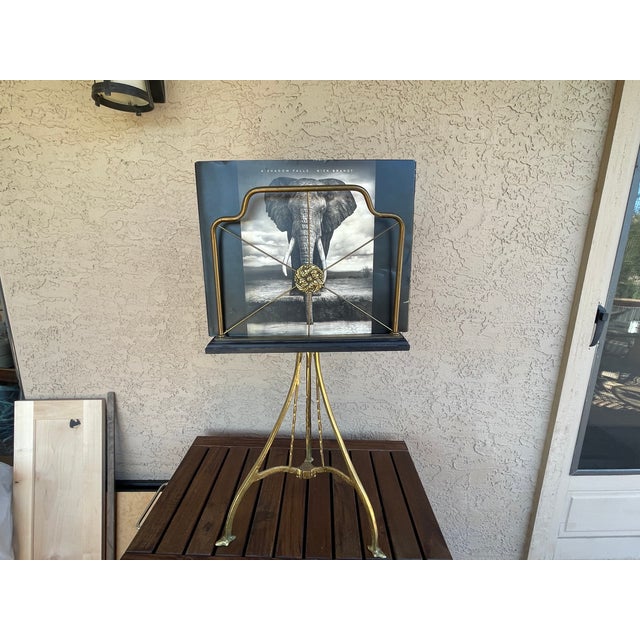 Mid-Century Modern Mid 20th Century Glo-Mar Artworks, Inc. Ny Tripod Swivel Magazine Rack Stand For Sale - Image 3 of 4