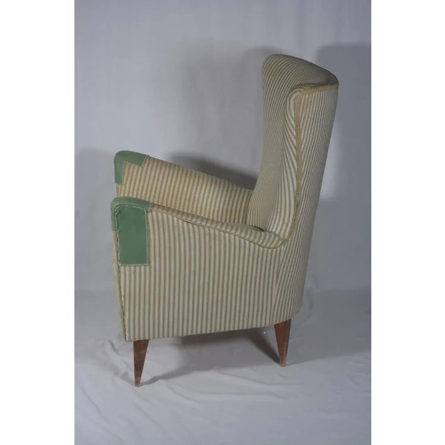Spectacular armchair with tapered wooden feet of Maple or Cedar. Probably Gio Ponti or style, same period for sure. Always...
