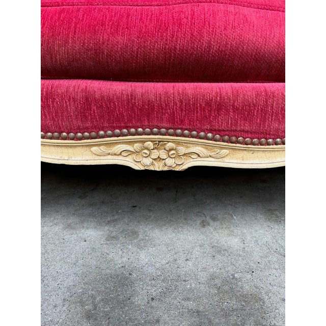 French Louis XV Style Settee in Red Velvet For Sale - Image 12 of 12