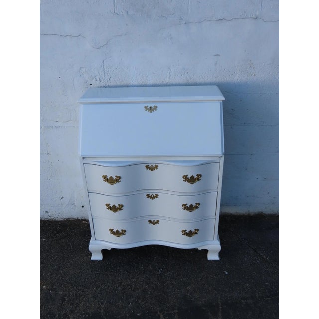 Traditional Painted White Serpentine Secretary Desk 6331 For Sale - Image 3 of 16