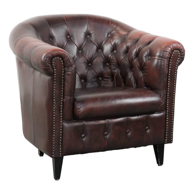 English-Style Chesterfield Club Chair in Cowhide Leather For Sale