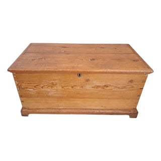 Antique Victorian Trunk in Pine, 1890s For Sale