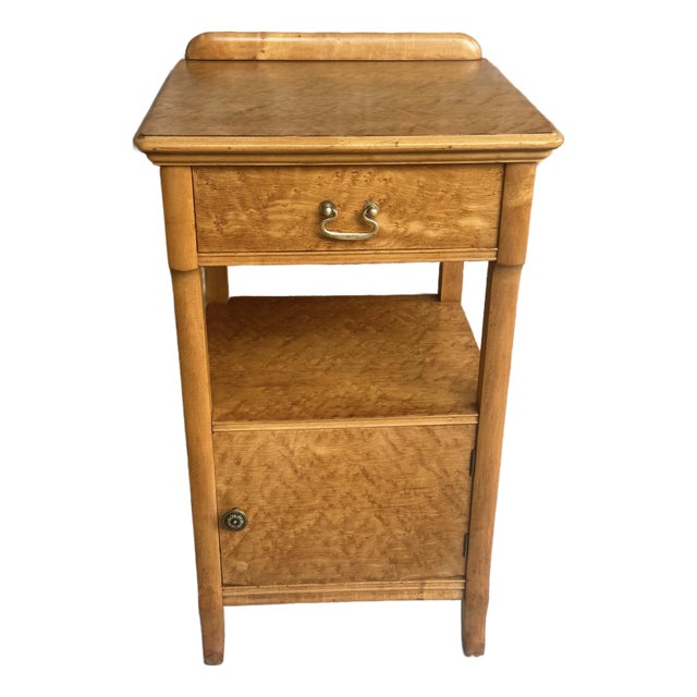 1906 Widdicomb Furniture Company Birds Eye Maple Side Table For Sale