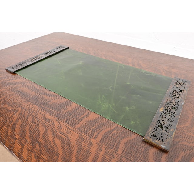 Early 20th Century Tiffany Studios New York Grapevine Pattern Bronze Blotter Ends With Leather Desk Blotter For Sale - Image 5 of 11