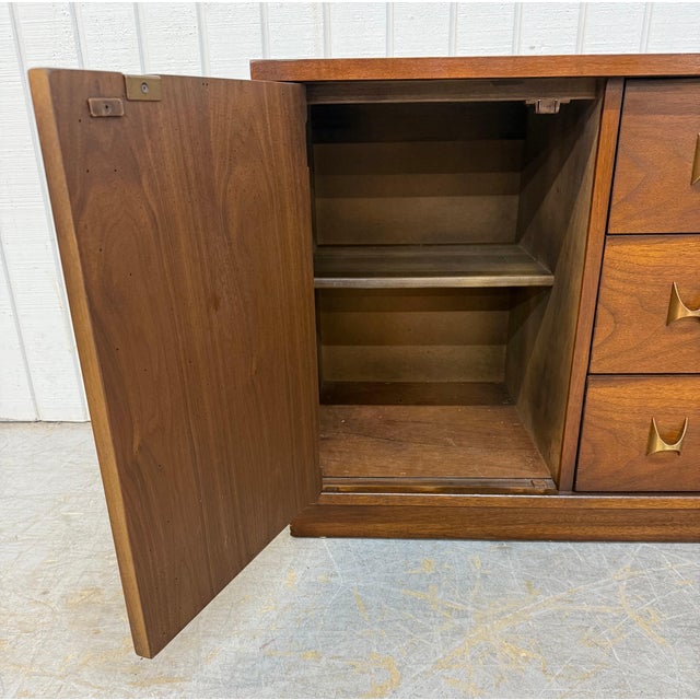 Brown Mid-Century Modern Broyhill Brasilia Sideboard For Sale - Image 8 of 13