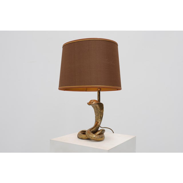 Hollywood Regency Brass Cobra Table Lamp with Brown Shade, France, 1970s For Sale - Image 6 of 14