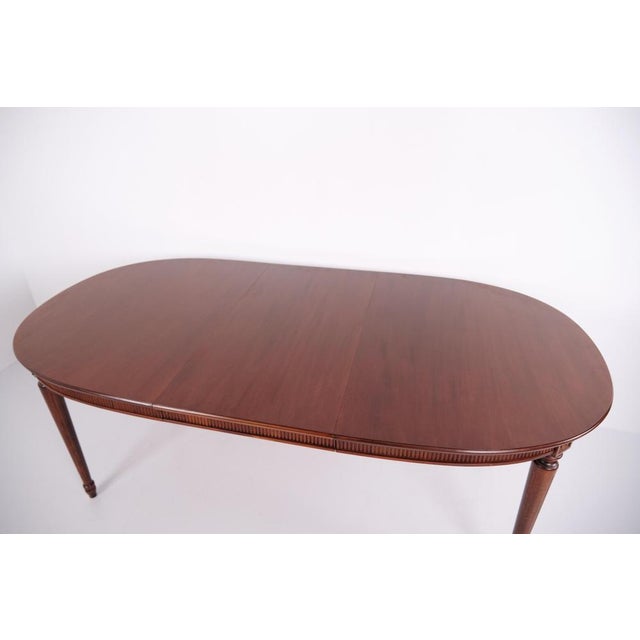 1940s Gustavian Style Oval Mahogany Dining Table with 3 Extension Leaves, 1940s For Sale - Image 5 of 14