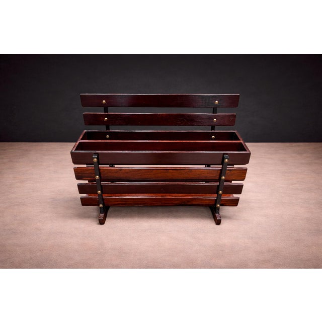 This sculptural magazine rack, crafted in Brazil in the 1960s, is a striking example of the country’s modern design...