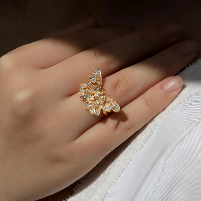 14K Gold Diamond Grade: Lab-Grown｜G Color｜VS Clarity Diamond CTW: 2.60 Ornament Measurements: 15 mm width｜25 mm length...