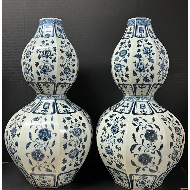 Late 20th Century Very Large Pair of Late 20th Century Chinese Art Porcelain Blue and White Hexagonal Double Gourd Vases For Sale - Image 5 of 12