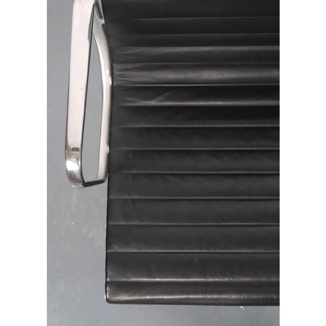 Late 20th Century Eames Style Black Leather Herman Miller Aluminum Group Chair For Sale In New York - Image 6 of 15