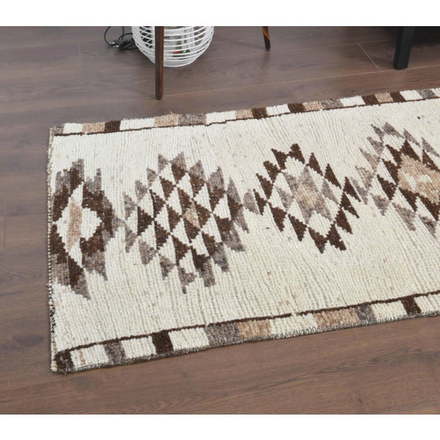 1970s Vintage Turkish Hand-Knotted Wool Cotton Beige Runner Rug For Sale In San Francisco - Image 6 of 10