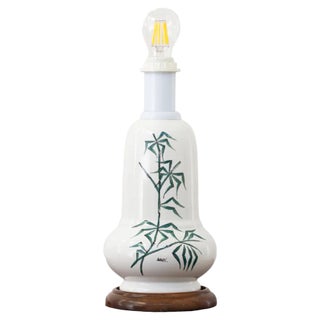 Vintage Hand-Decorated Shiny White Ceramic Table Lamp with Wooden Base, Italy, 1980s For Sale